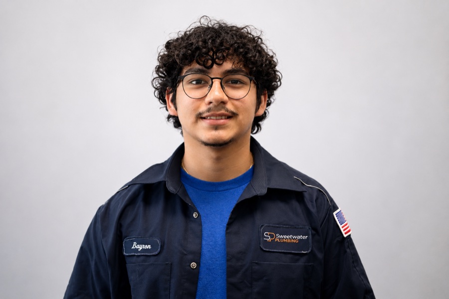 Bayron, Trim Plumber