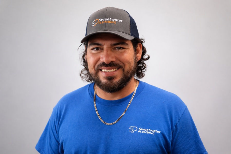 Victor, Trim Plumber
